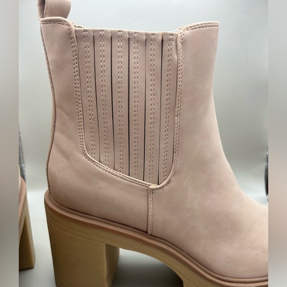 NEW DV by Dolce Vita Juliet Lug Bootie in Beige - Size 10 - Picture 7 of 13